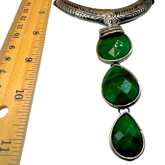 Vintage Silver-Tone Chain Necklace With Chevron Pendant And Green Acrylic Gemsto - Picture 11 of 11